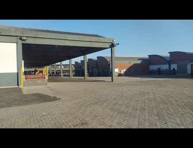1,058M² WAREHOUSE TO LET IN EPPING INDUSTRIAL